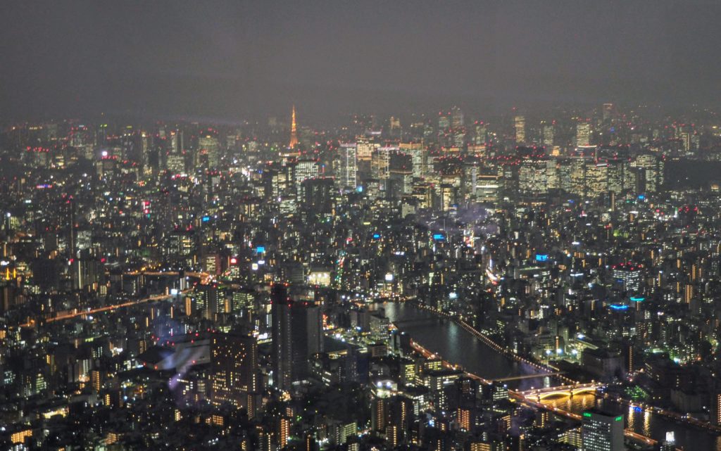 Vista noturna de Tóquio a partir do Tembo Galleria da Tokyo Skytree.